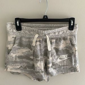✨Nike slip on sweat shorts✨